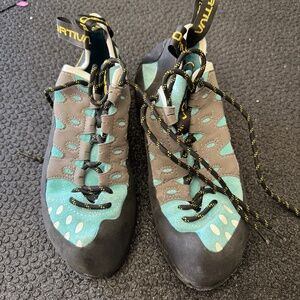 La Sportiva tarantulace rock climbing shoe